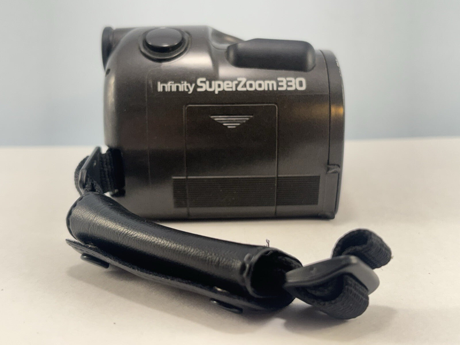 Olympus Infinity SuperZoom 330 - UNTESTED - Broken Lens Cover