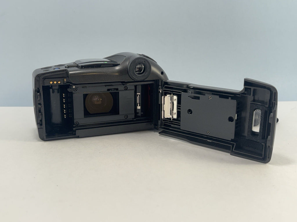 Olympus Infinity SuperZoom 330 - UNTESTED - Broken Lens Cover