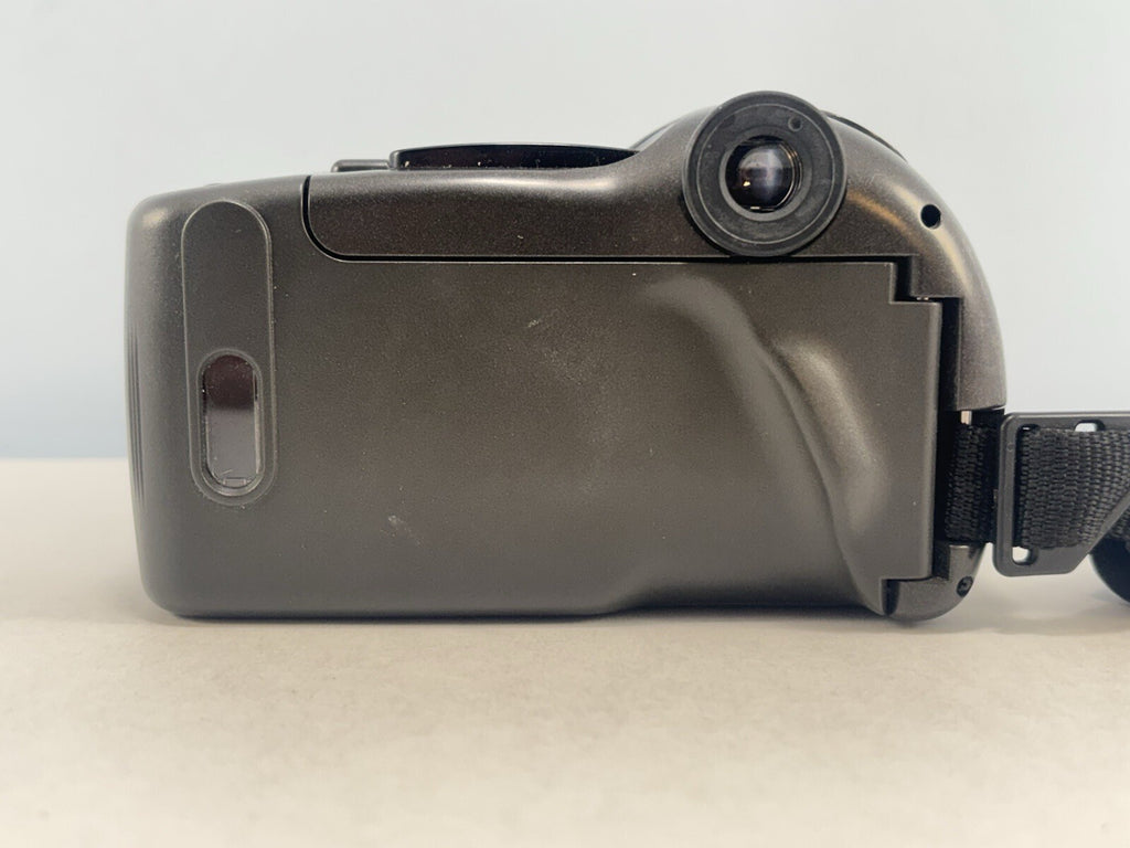 Olympus Infinity SuperZoom 330 - UNTESTED - Broken Lens Cover