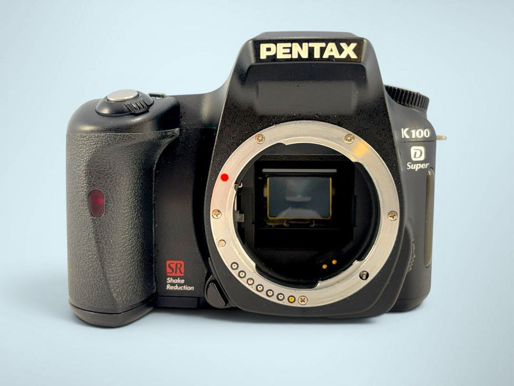 Pentax K100D DSLR w/ Pentax 18-250mm Zoom Lens - Near Complete Set