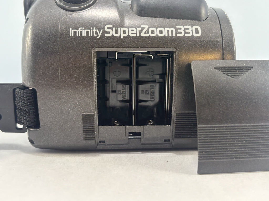 Olympus Infinity SuperZoom 330 - UNTESTED - Broken Lens Cover