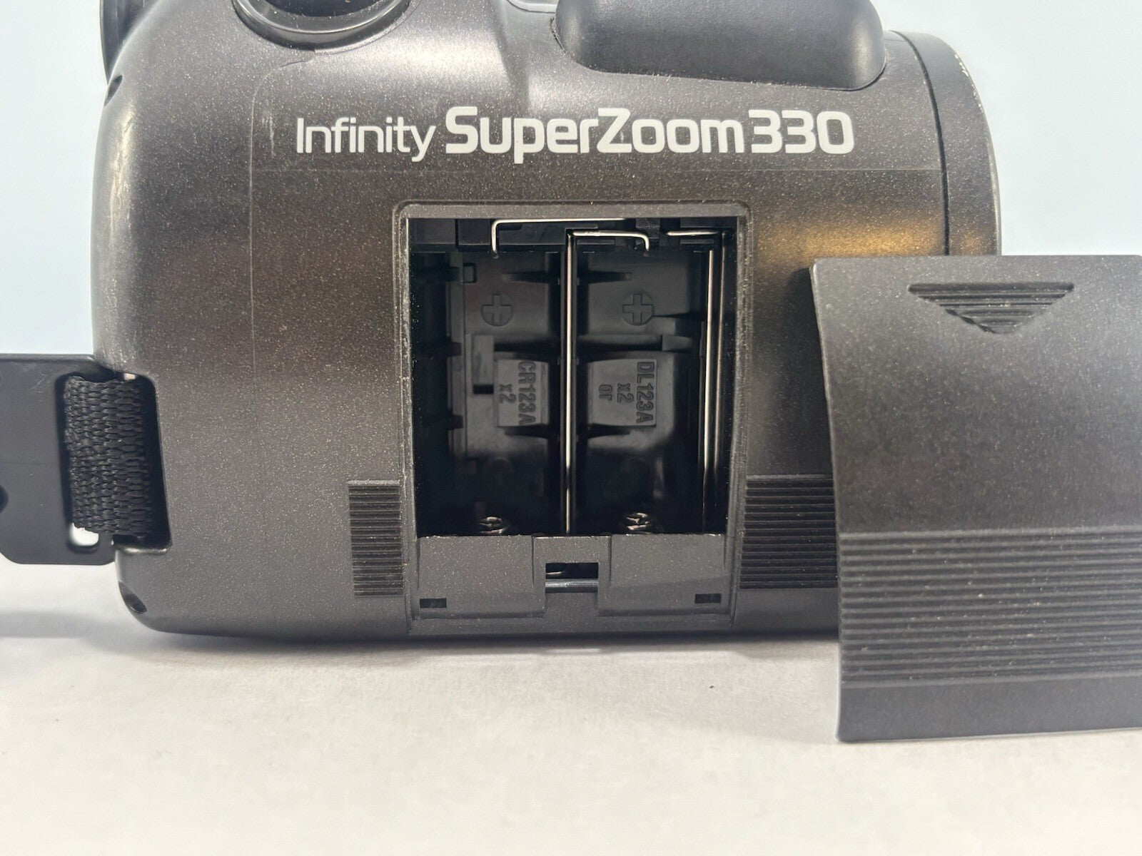 Olympus Infinity SuperZoom 330 - UNTESTED - Broken Lens Cover