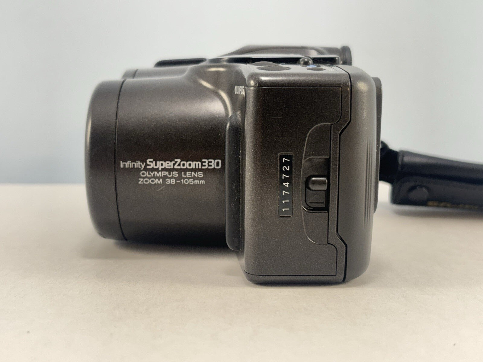 Olympus Infinity SuperZoom 330 - UNTESTED - Broken Lens Cover
