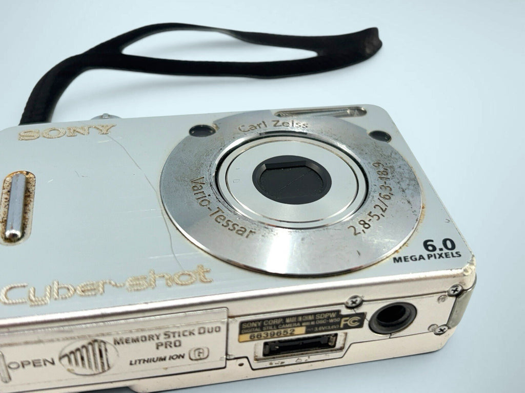 Sony Cyber-Shot DSC-W50 w/ Battery + Memory Stick